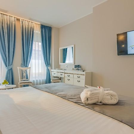 New Era Hotel Old Town - Covered Pay Parking Within 10 Minutes Walk Бухарест Экстерьер фото